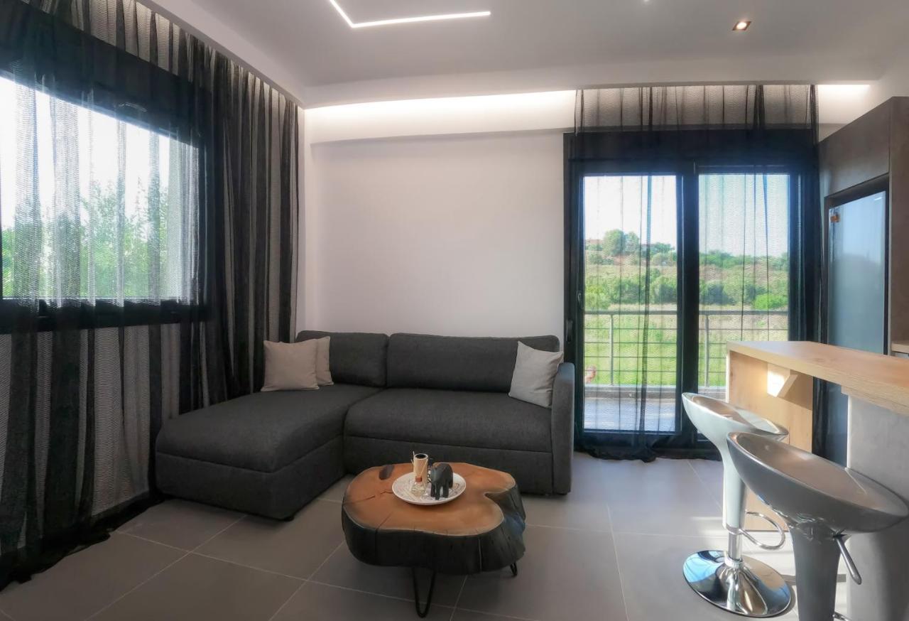 Berries Luxury Apartments Nea Moudania Exterior photo