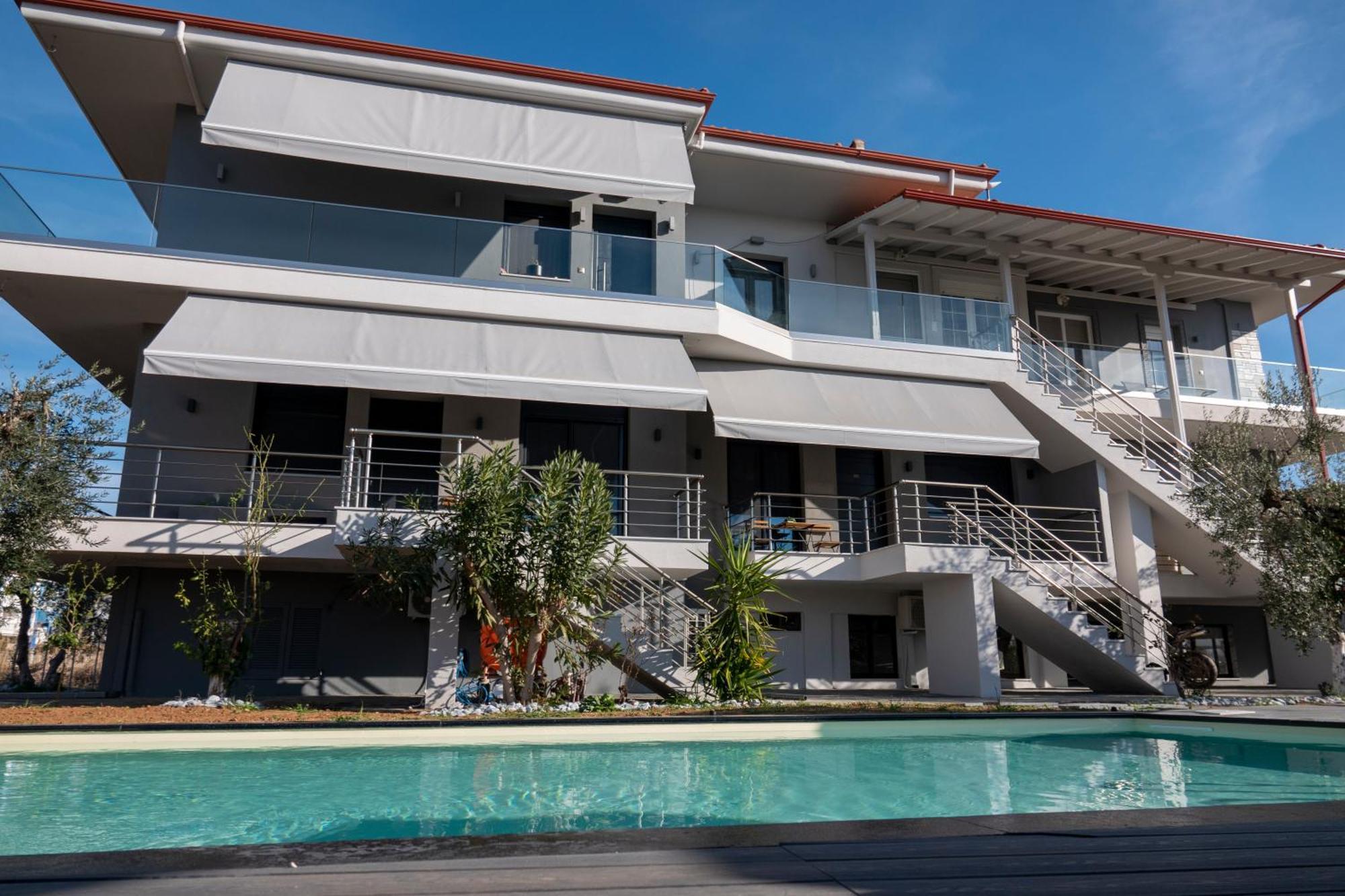 Berries Luxury Apartments Nea Moudania Exterior photo