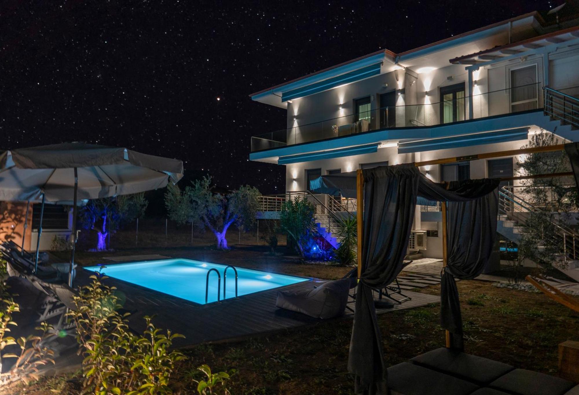 Berries Luxury Apartments Nea Moudania Exterior photo